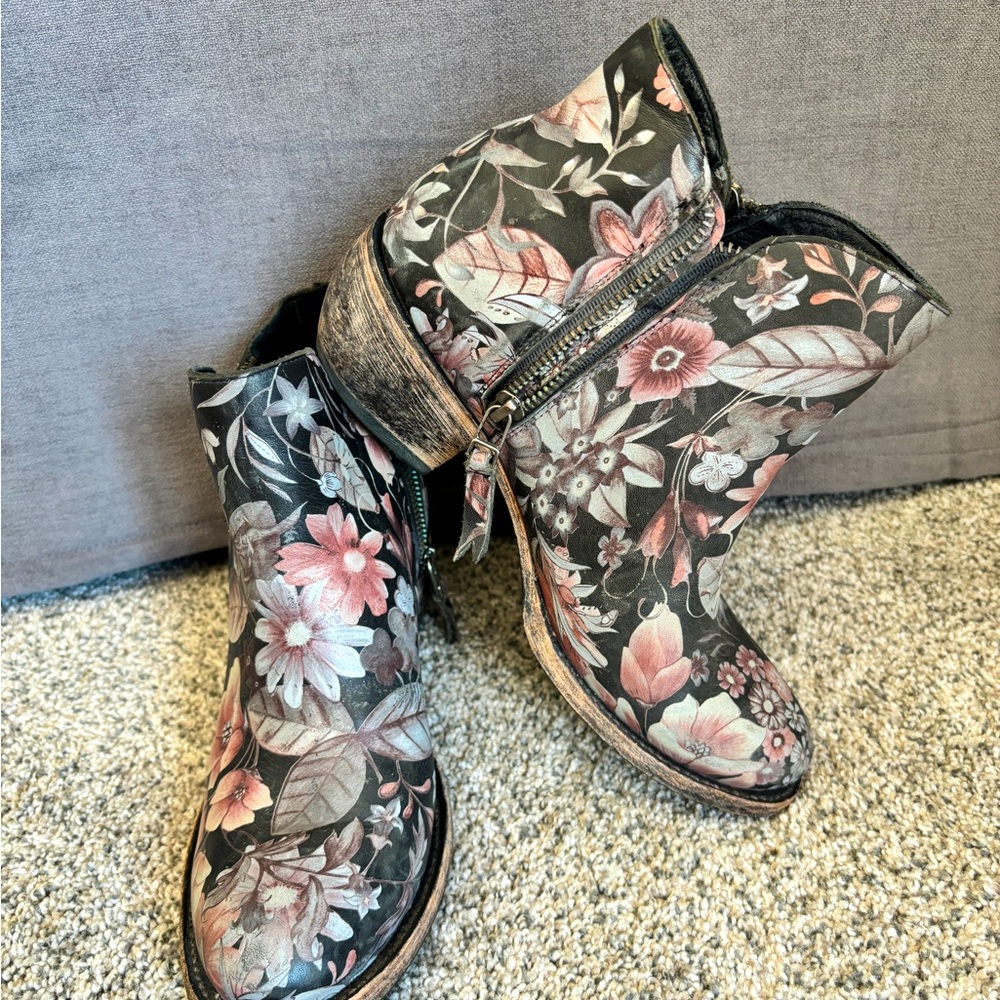 Lane Moonflower Boots